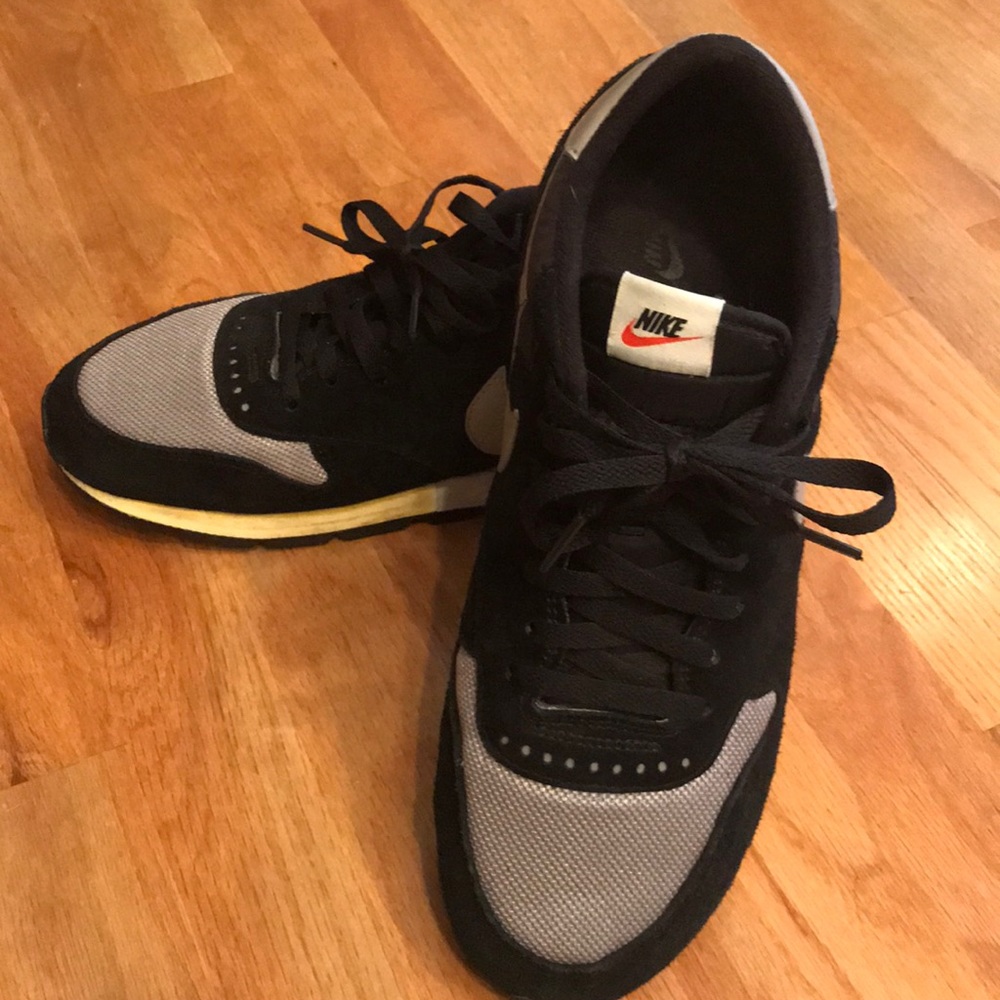 Men’s Nike sneakers